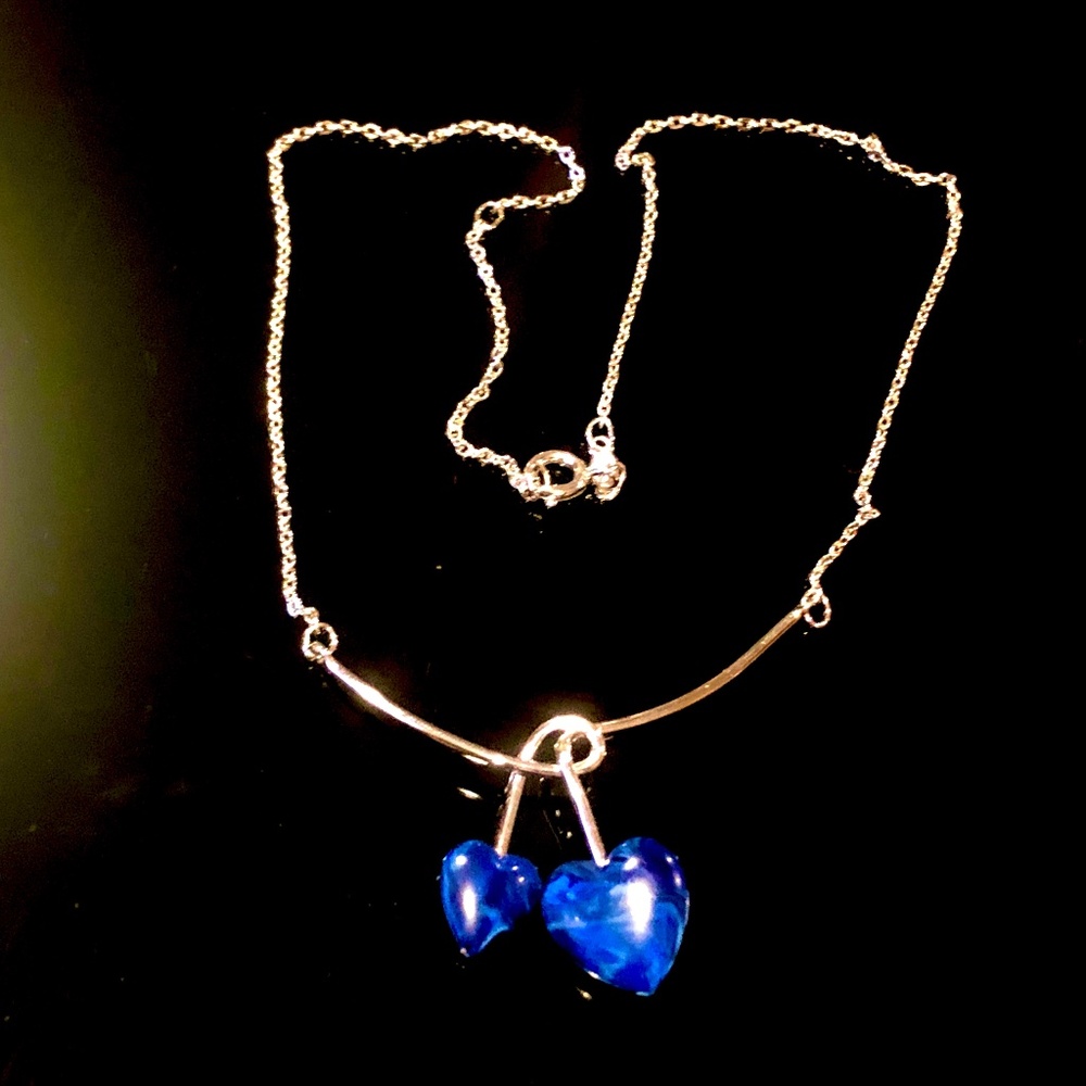 VTG SARAH COVENTRY Cobalt Marbled Blue Dainty Double Hearts Silver Tone Necklace